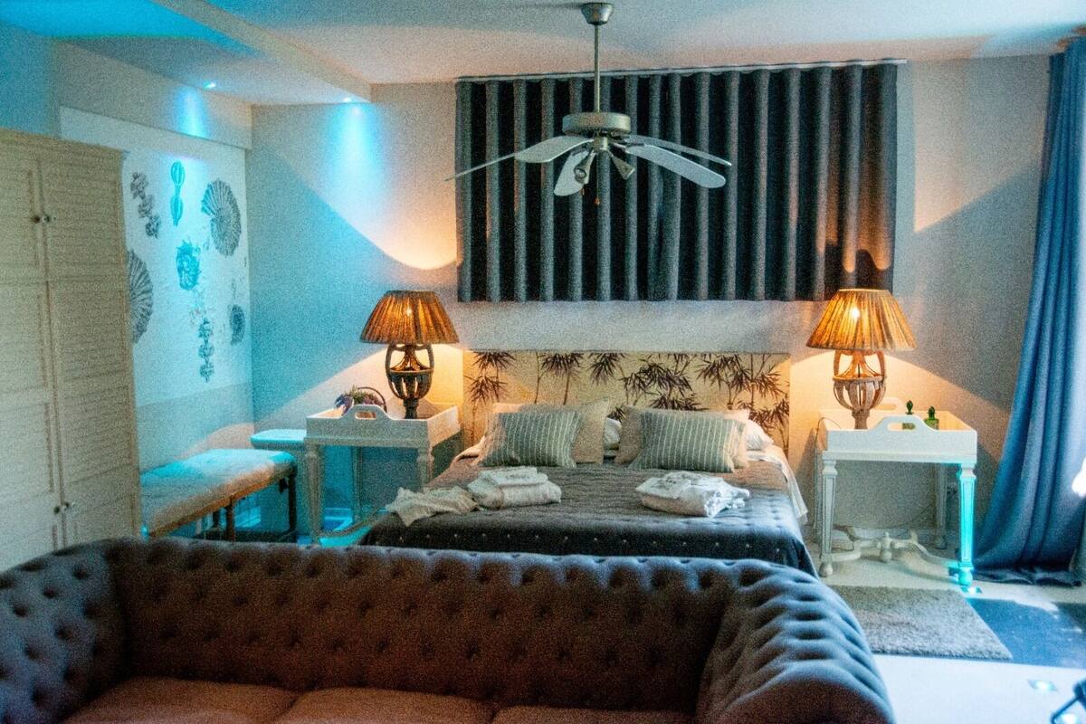 Suite, Sea View | Minibar, soundproofing, iron/ironing board, free cots/infant beds