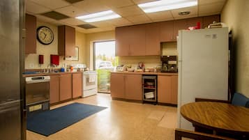 Basic Room | In-room dining