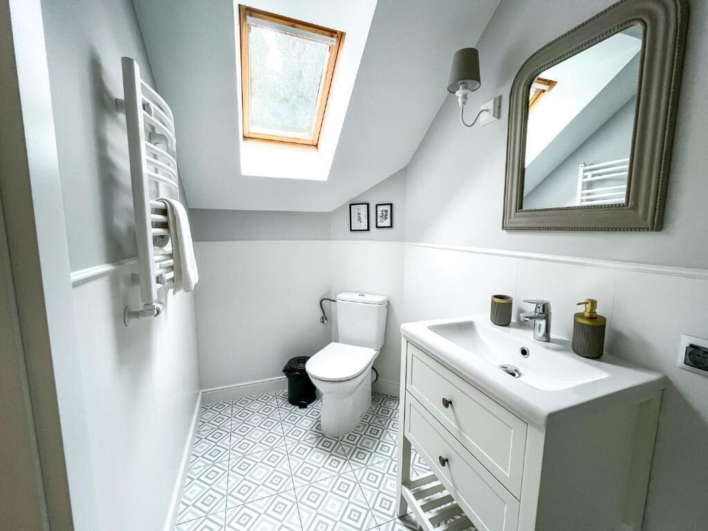 single room | bathroom | free toiletries, hair dryer, towels, soap