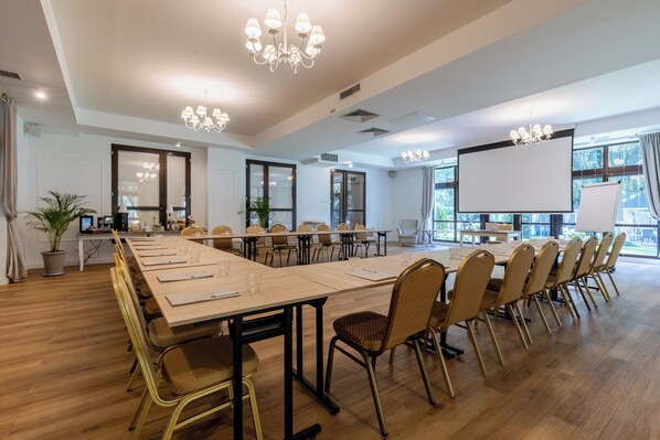 Meeting facility