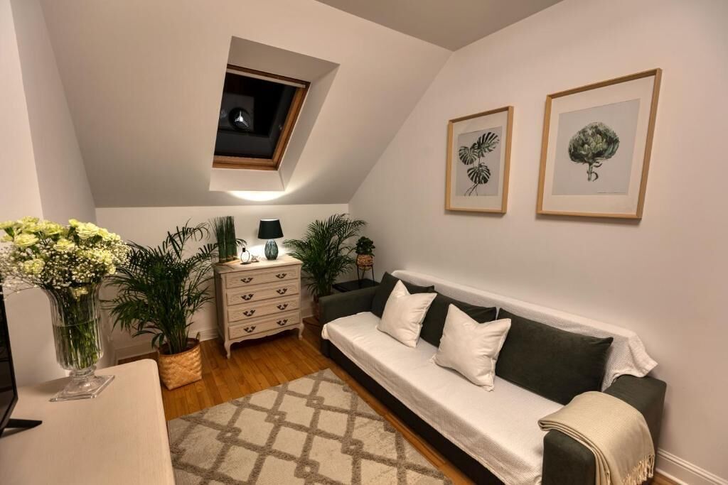 triple room | desk, iron/ironing board, free cots/infant beds, free wifi