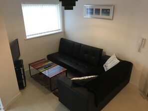 Luksusleilighet, 1 soverom | Oppholdsområde | Flatskjerm-TV og DVD-spiller