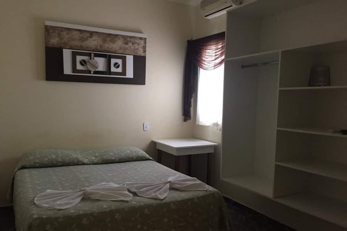 Double Room | Desk, free WiFi, bed sheets