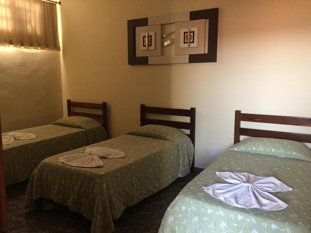 書桌、免費無線上網、床單