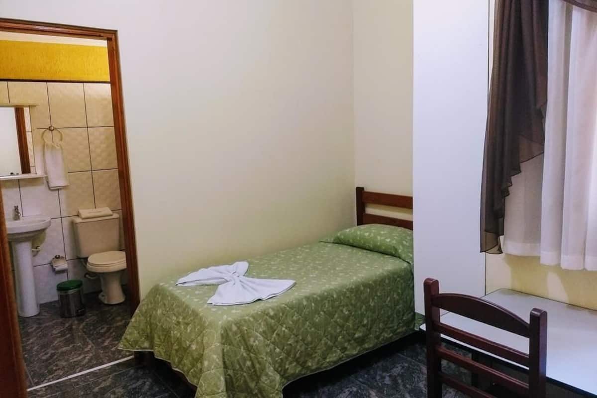 Single Room | Desk, free WiFi, bed sheets