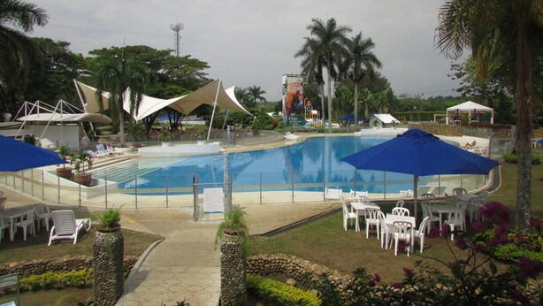 Outdoor pool - Lake House Resort (Santander de Quilichao)
