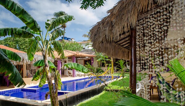 Outdoor pool, sun loungers - Pousada MyM Dunas (Jijoca de Jericoacoara)