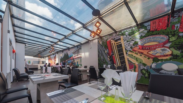 供應早餐、午餐及晚餐