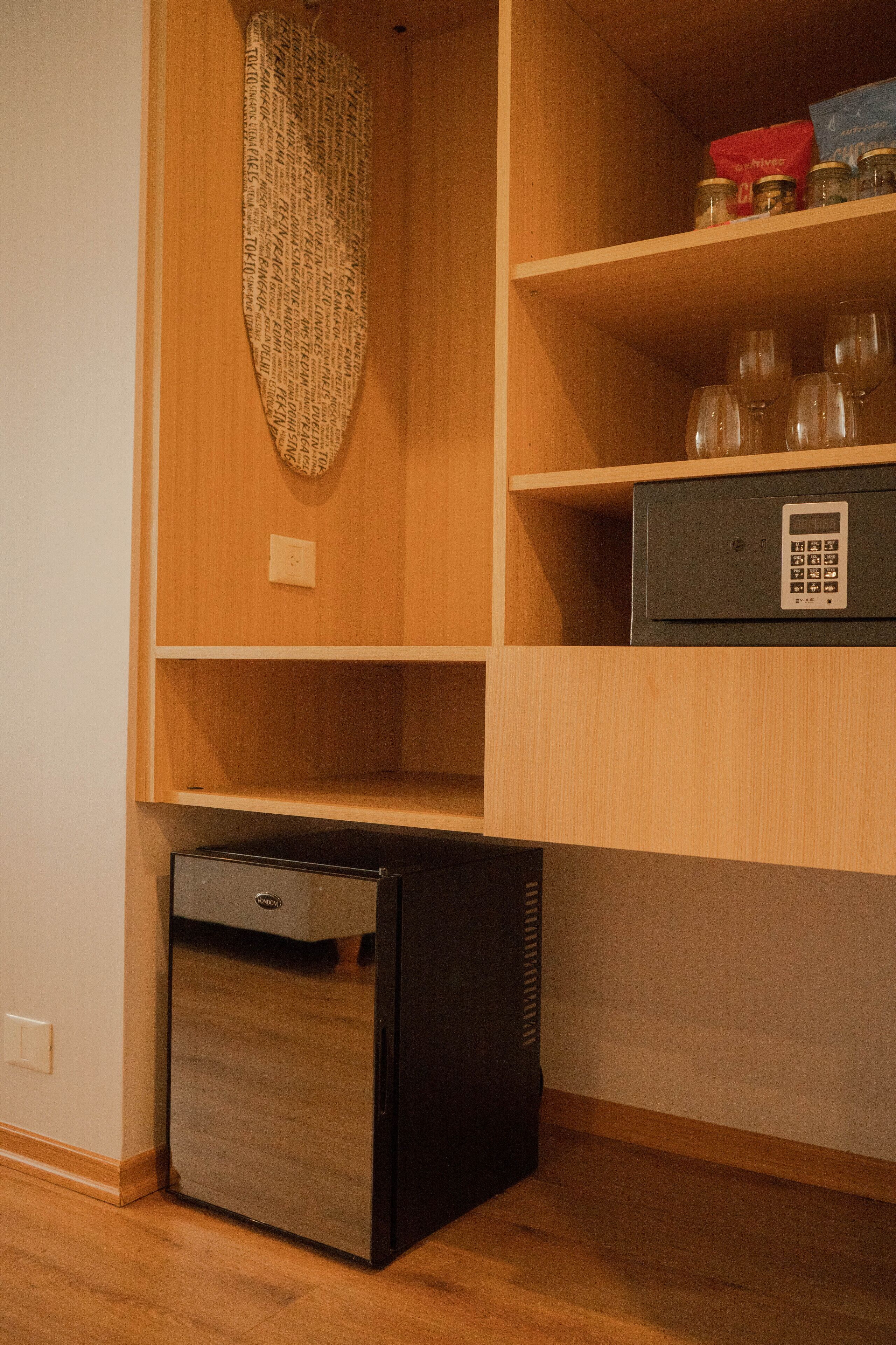 junior double room, 1 king bed, river view | 1 bedroom, premium bedding, minibar, in-room safe