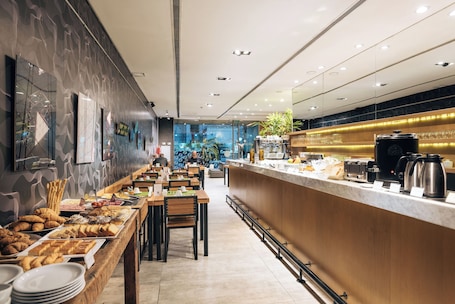 Restaurante. Pleno Madero