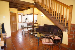 Flachbildfernseher, Kamin, DVD-Player