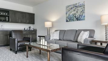 Executive Suite, 1 King Bed with Sofa bed, Mountain View, Mountainside | 1 bedroom, premium bedding, desk, blackout curtains