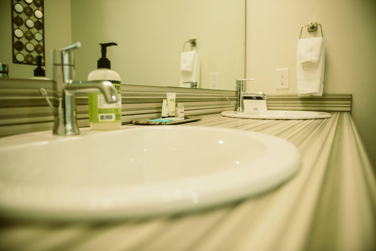 executive suite, 1 king bed with sofa bed, mountain view, mountainside | bathroom | free toiletries, hair dryer, towels