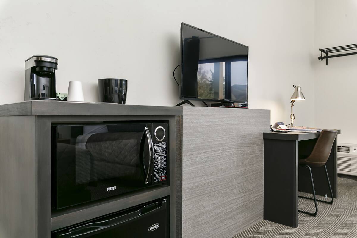 1 bedroom, premium bedding, desk, blackout curtains