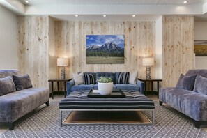 Interior - Silver Creek Hotel (Bellevue)