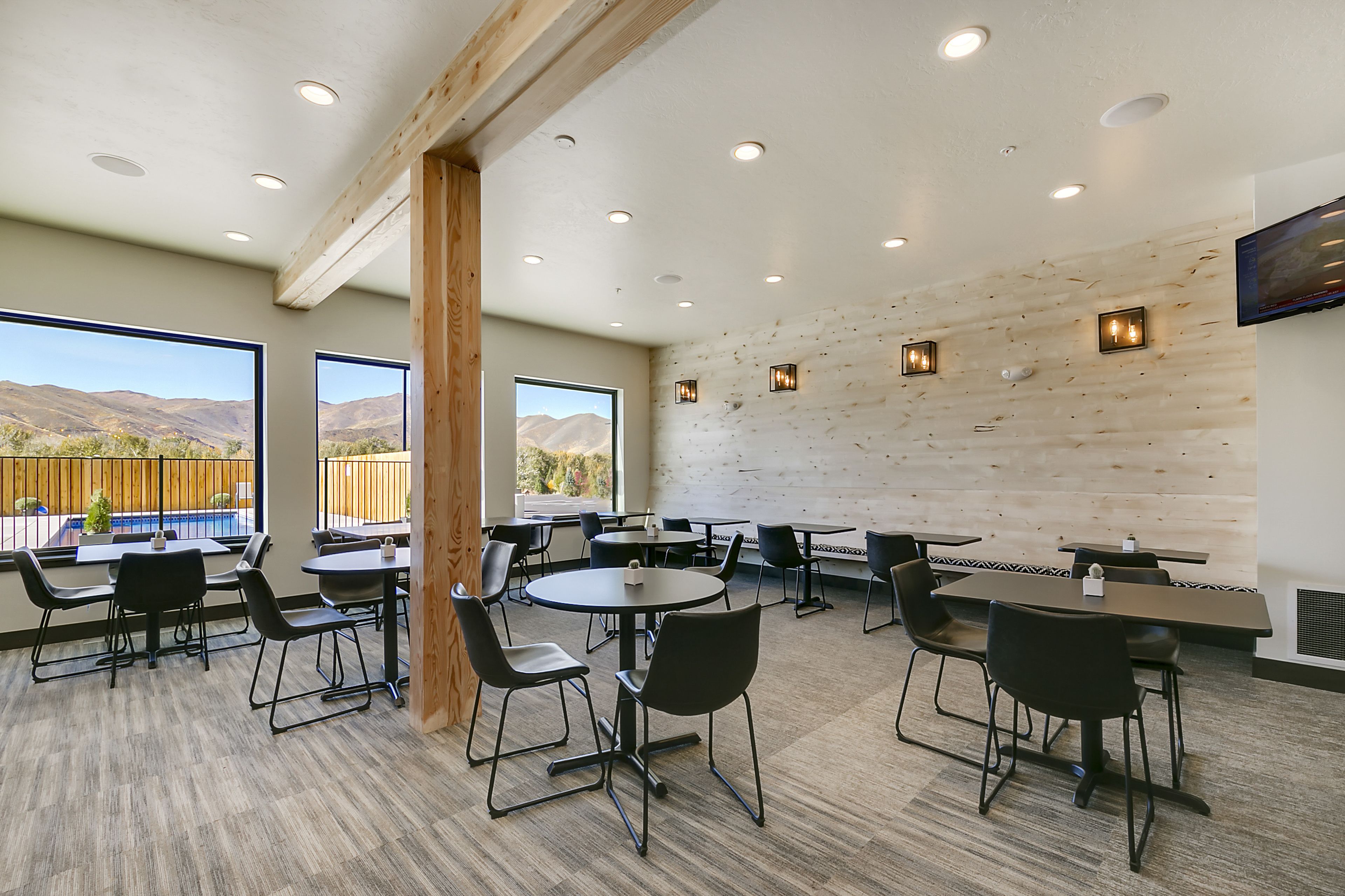 Free daily buffet breakfast