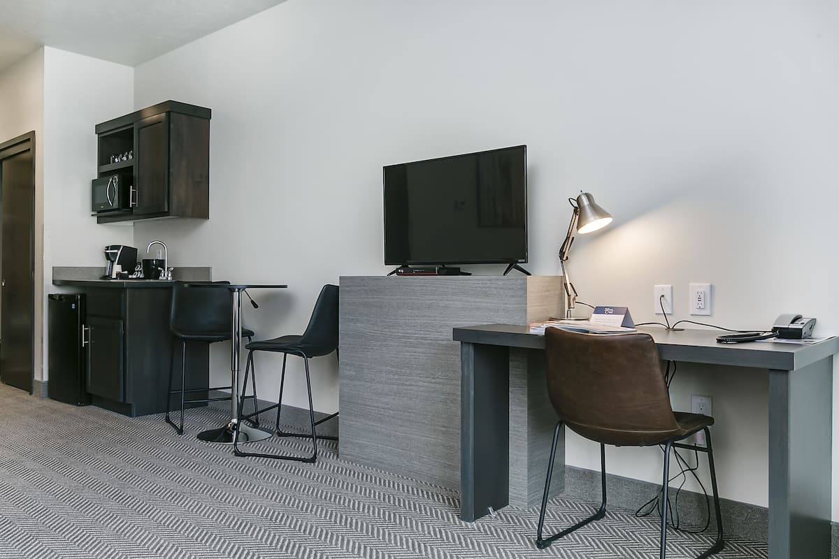 1 bedroom, premium bedding, desk, blackout curtains