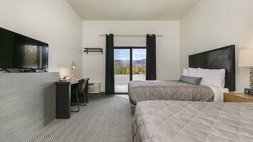 1 bedroom, premium bedding, desk, blackout curtains