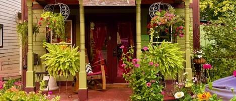 Mặt tiền nơi lưu trú