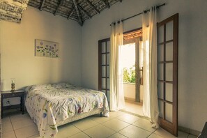 Standard Room | Minibar, blackout curtains, soundproofing, iron/ironing board