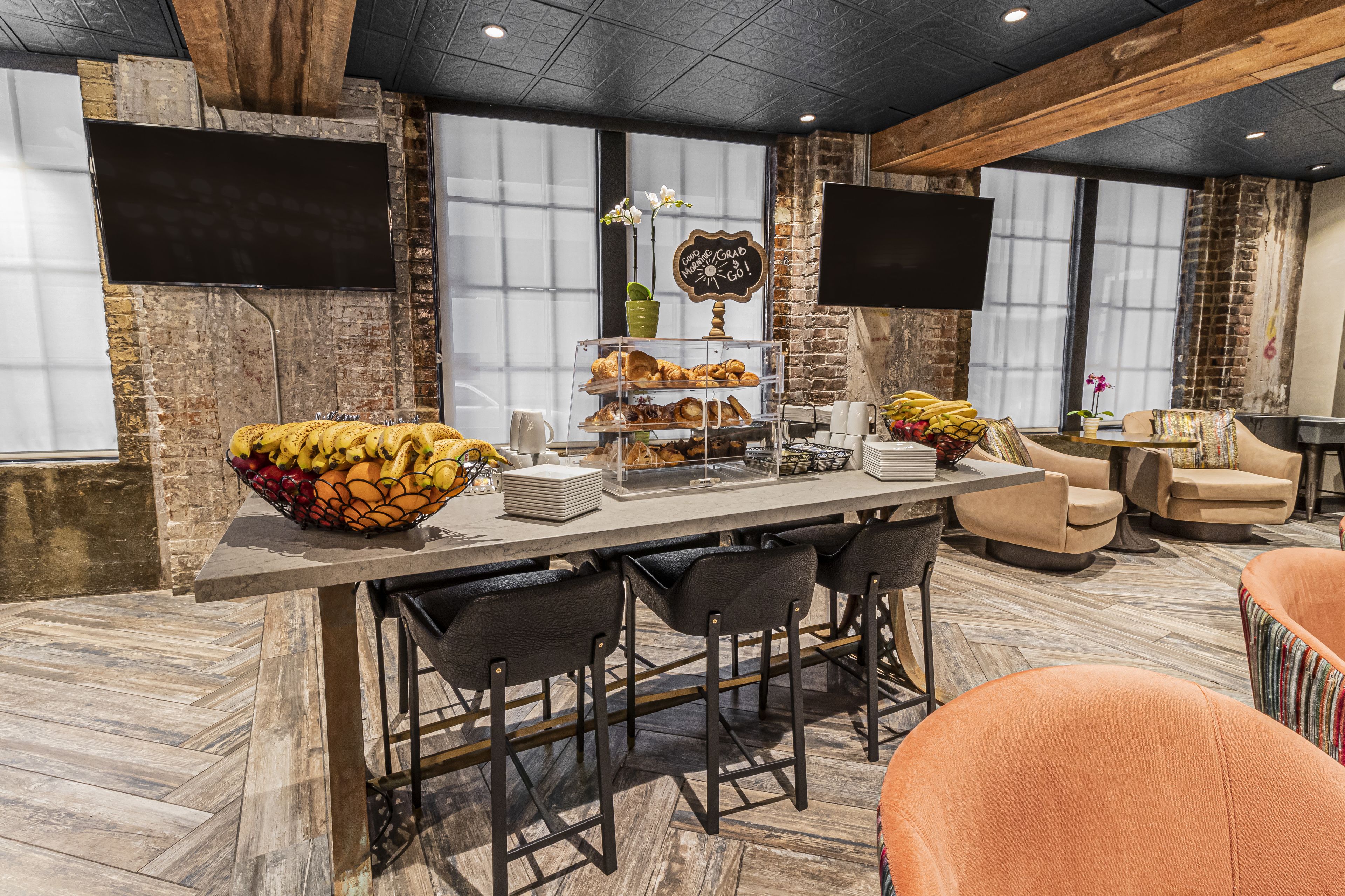 free daily continental breakfast