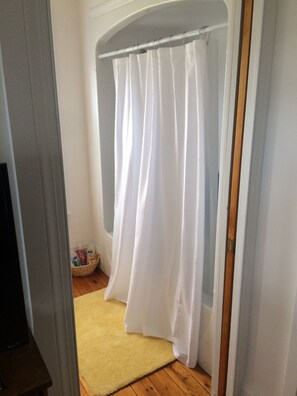 Family Suite, Multiple Beds | Bathroom shower
