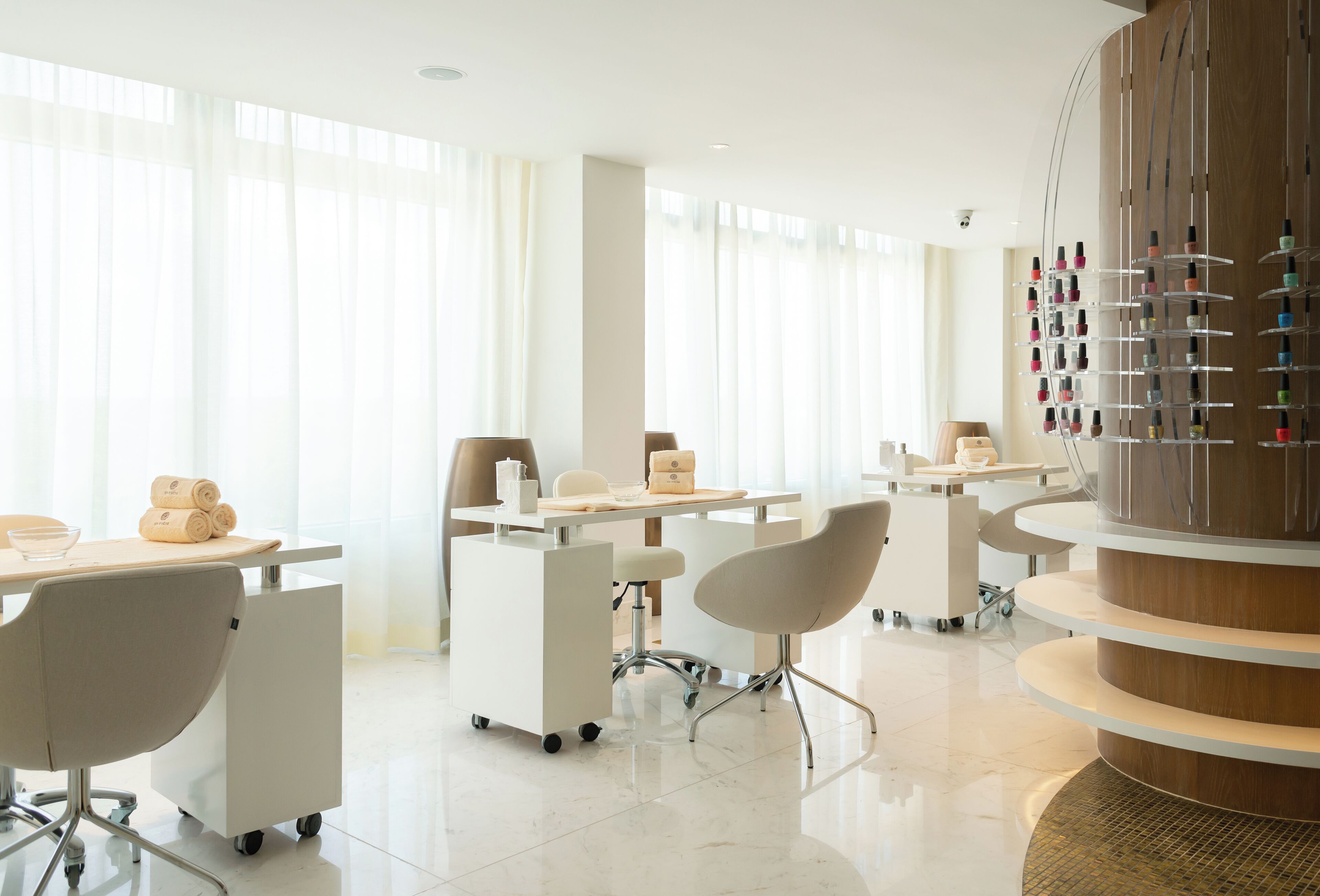 Couples treatment rooms, sauna, hot tub, steam room, body treatments