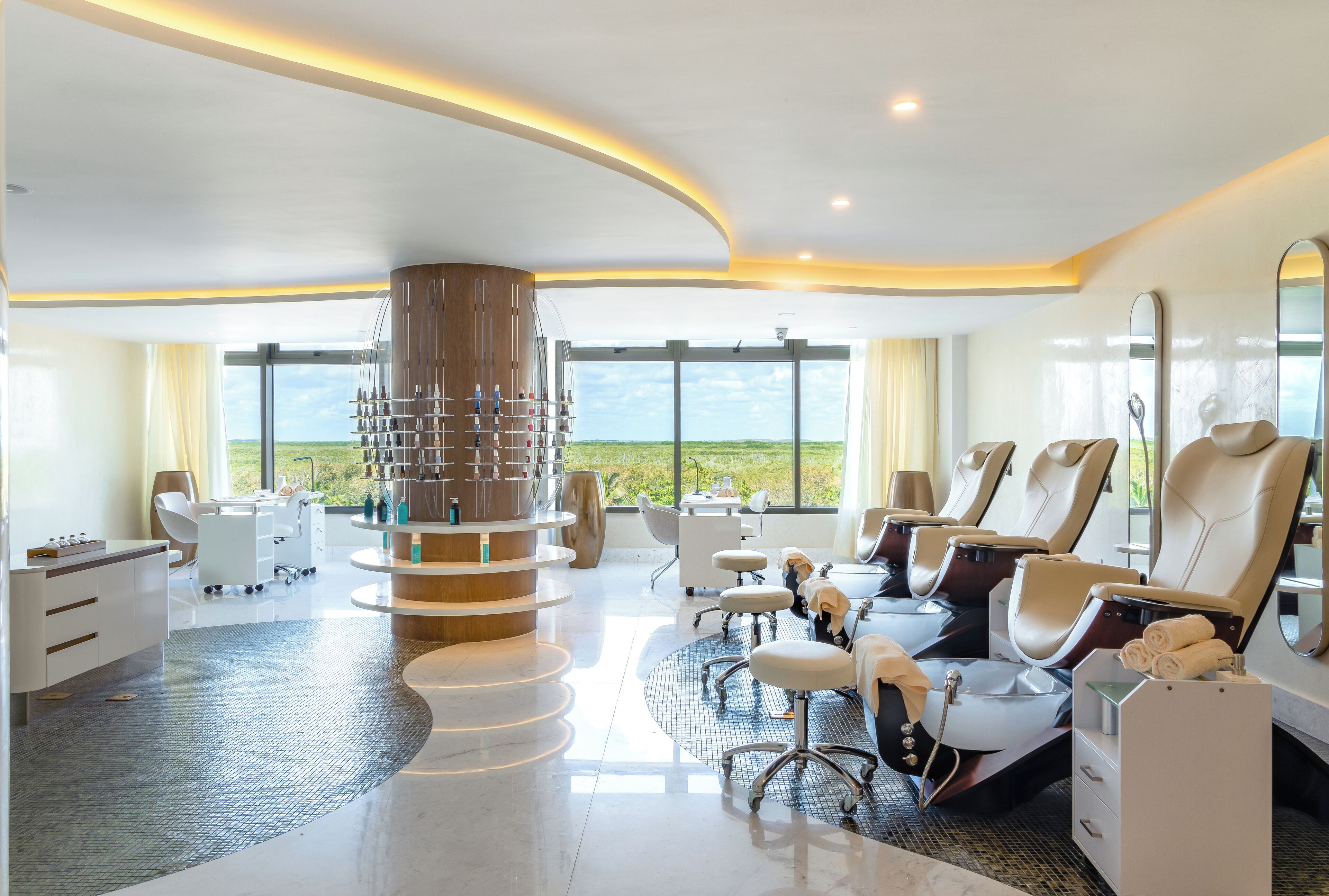 Couples treatment rooms, sauna, hot tub, steam room, body treatments