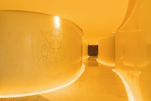 Couples treatment rooms, sauna, hot tub, steam room, body treatments