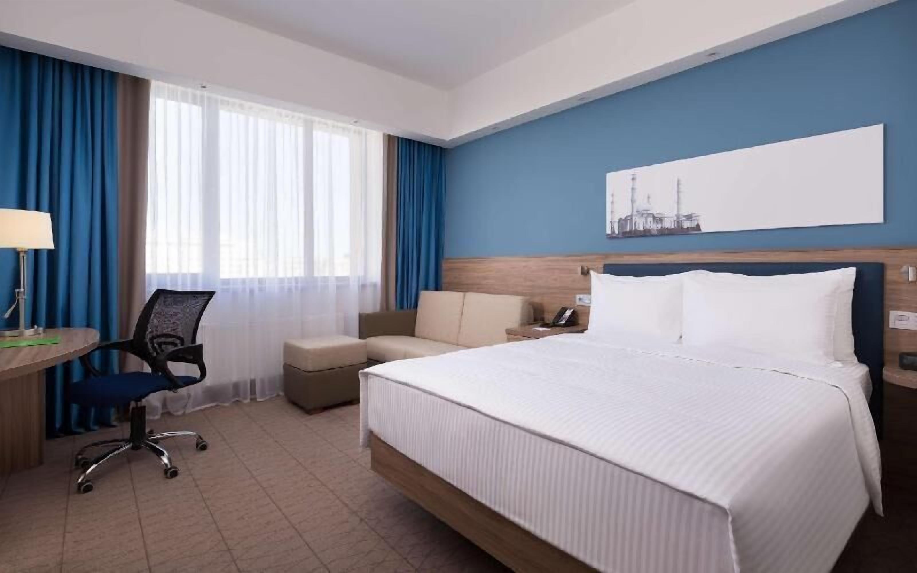 Zimmersafe, Schreibtisch, schallisolierte Zimmer, Bügeleisen/Bügelbrett