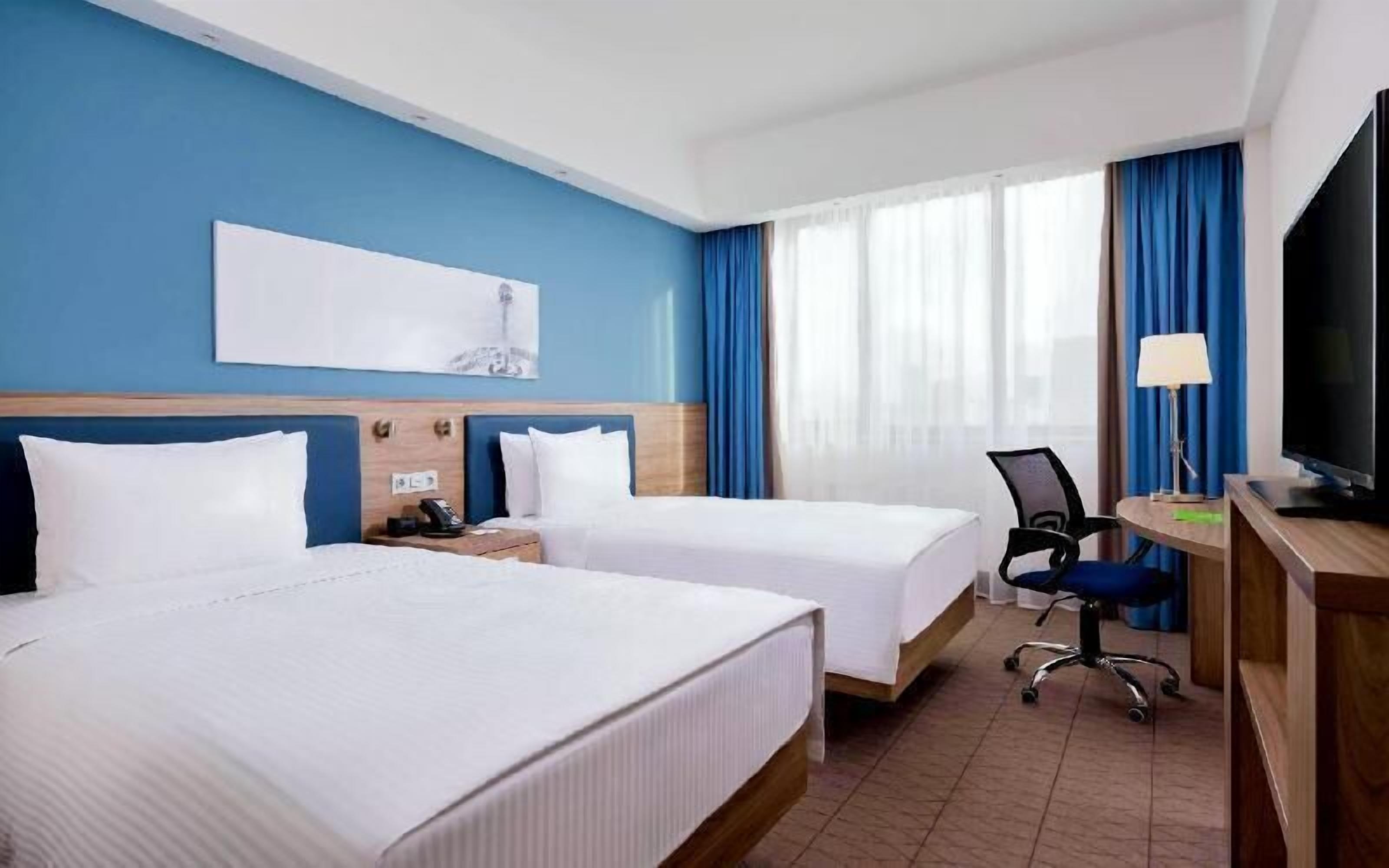 Zimmersafe, Schreibtisch, schallisolierte Zimmer, Bügeleisen/Bügelbrett