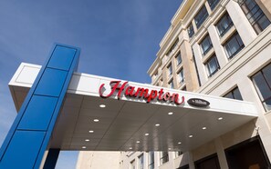 Property entrance - Hampton by Hilton Astana Triumphal Arch (Astana)