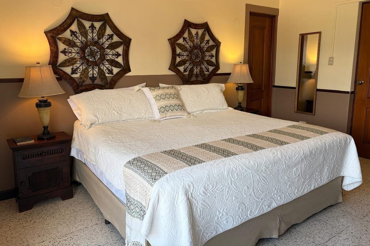 Deluxe Double Room, 1 King Bed, Private Bathroom