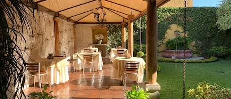 Tempat makan outdoor