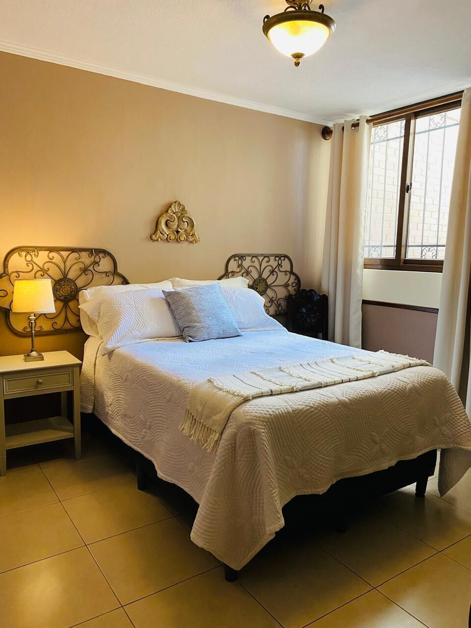 Habitación individual estándar, 1 cama individual, baño privado | Escritorio, tabla de planchar con plancha y cunas gratuitas 