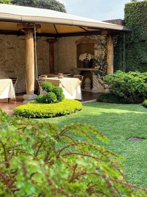 Exterior - Hostal Villa Toscana (Guatemala City)