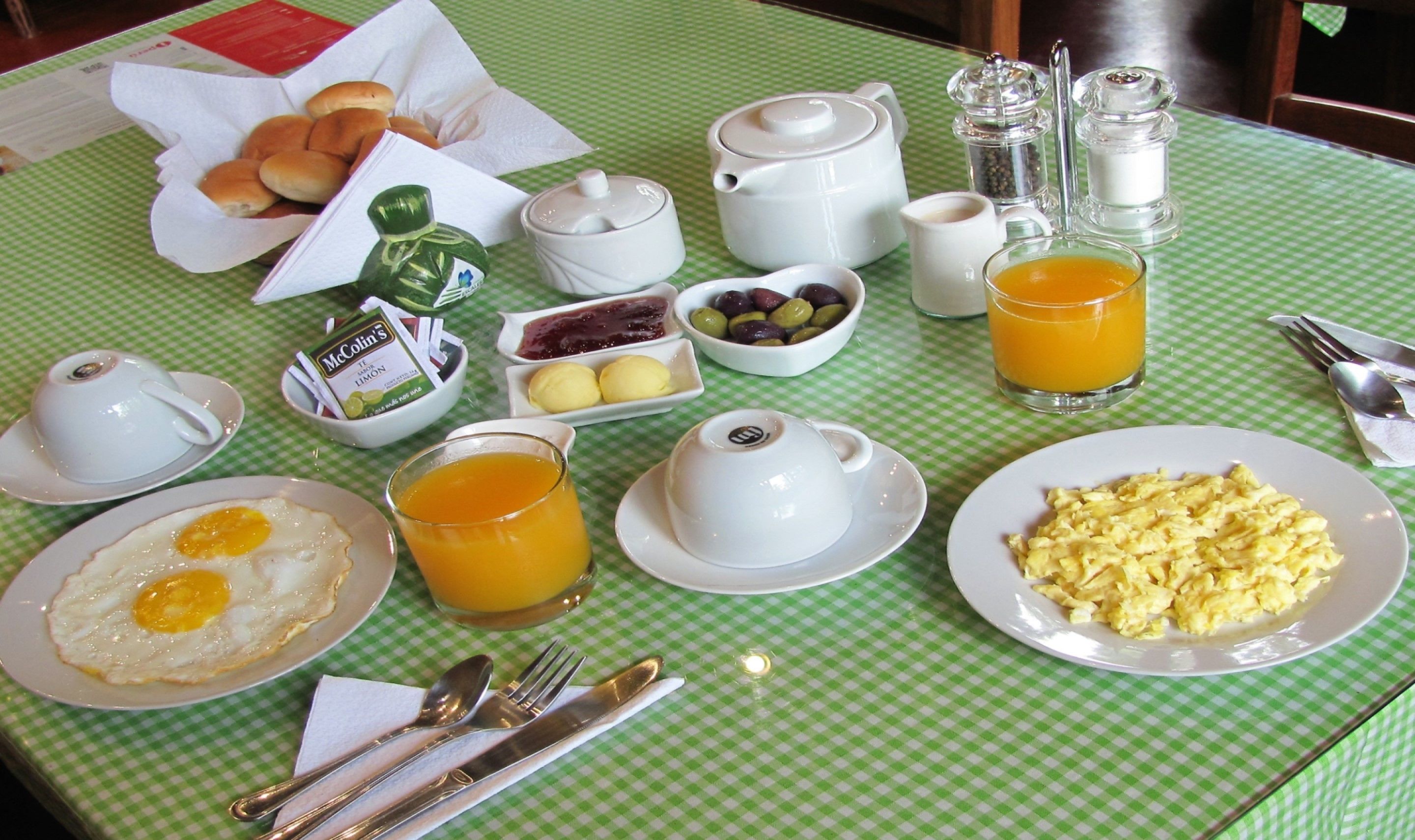 Frokost med lokale retter er inkludert hver dag