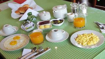 Petit déjeuner composé de spécialités régionales compris tous les jours