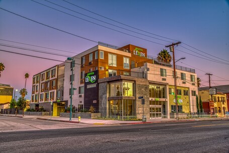 Lexen Hotel North Hollywood - view 3