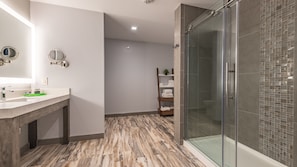 NOHO Suite with Terrace, 1 King Bed | Bathroom