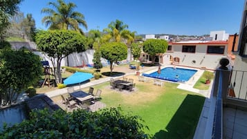 Quarto casal luxo, vista para a piscina | 1 quarto, roupa de cama