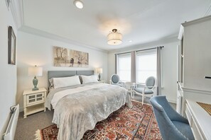 Urban Retreat | Premium bedding, down comforters, pillowtop beds, in-room safe - Houston Towers Inn Downtown Museum District Med. Ctr NRG - Adults Only (Houston)