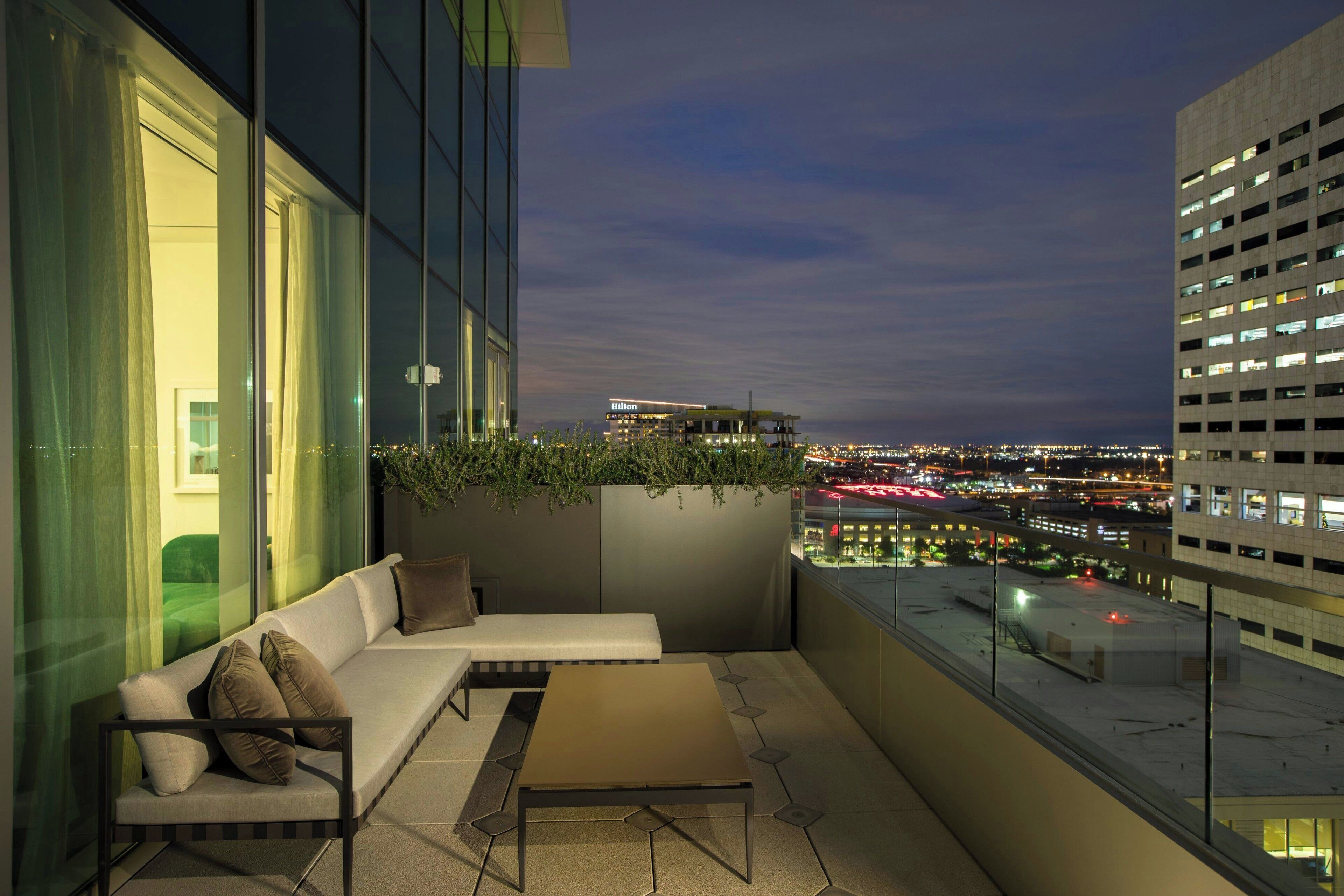 egyptian cotton sheets, premium bedding, pillow-top beds, in-room safe