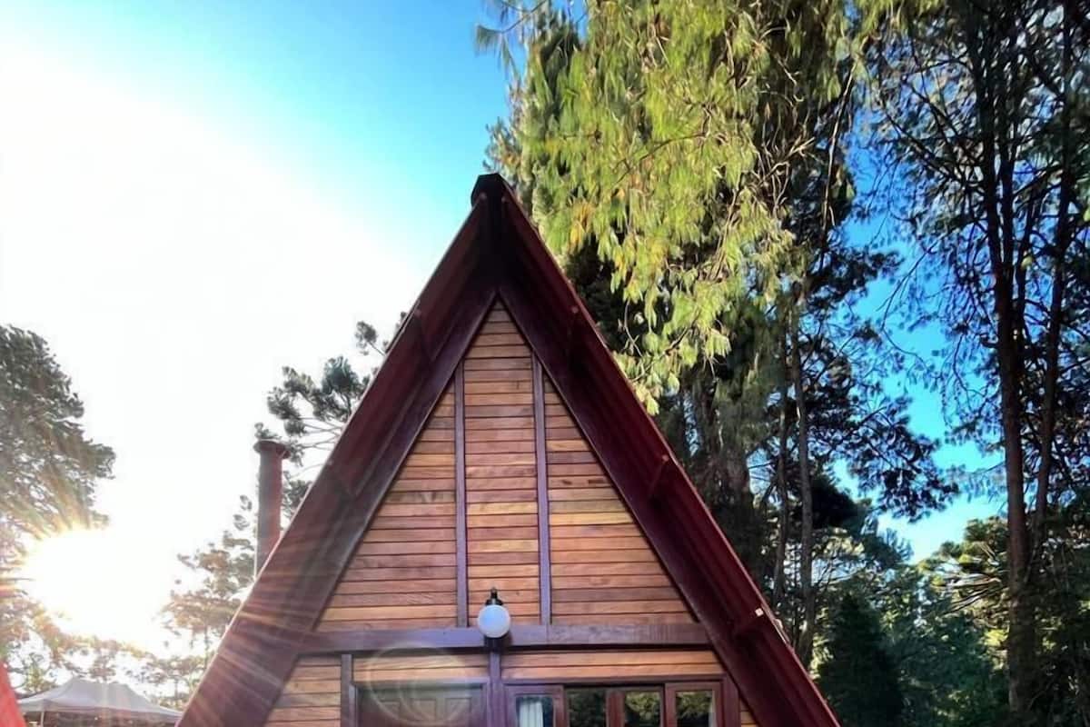 Deluxe Cabin, Hot Tub, Garden Area | 1 bedroom, hypo-allergenic bedding, in-room safe, blackout drapes