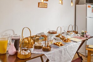 Free daily cooked-to-order breakfast