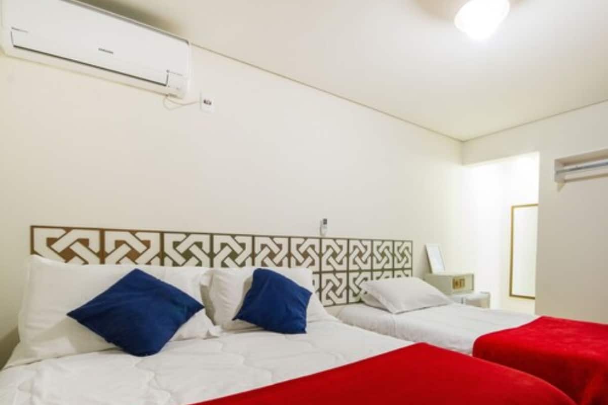Comfort Room, 1 Bedroom | 1 bedroom, hypo-allergenic bedding, in-room safe, blackout drapes