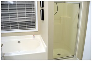 House, 5 Bedrooms | Bathroom