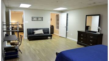 House, 5 Bedrooms | 1 bedroom, individually decorated, individually furnished, desk