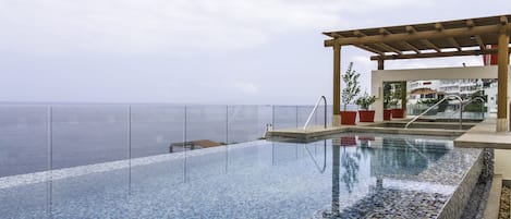 Outdoor pool, sun loungers