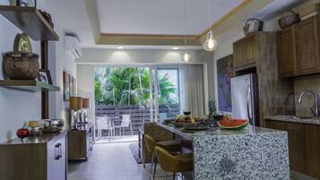 203 Studio V177 | In-room dining